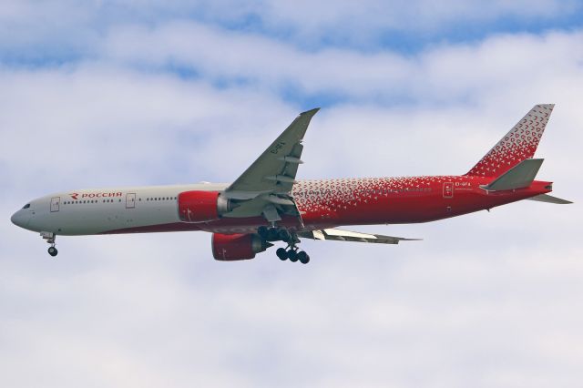 BOEING 777-300 (EI-GFA)