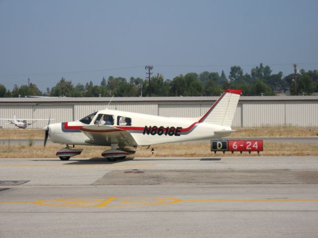 Piper Cherokee (N8618E) - Taxiing to RWY 6