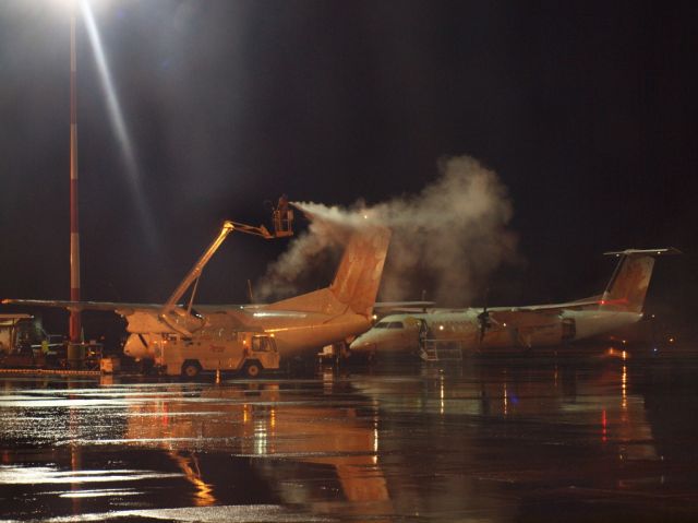 de Havilland Dash 8-300 (C-GTAQ)