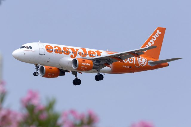 Airbus A319 (G-EZIO)