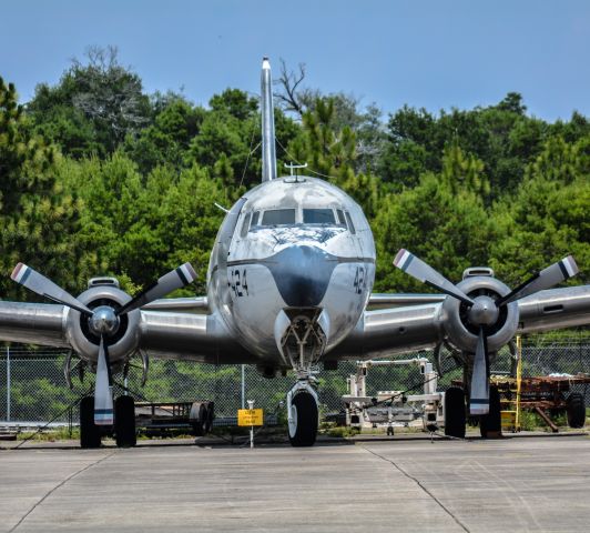 Douglas DC-6 —