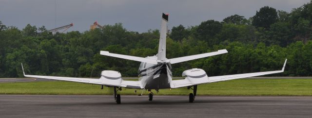 Beechcraft Duke (N100RA)