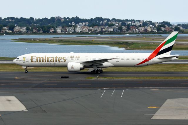 BOEING 777-300 (A6-ECO) - Emirates 237 arriving from Dubai