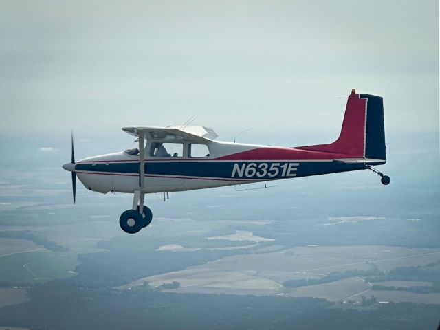 Cessna Skyhawk (N6351E)