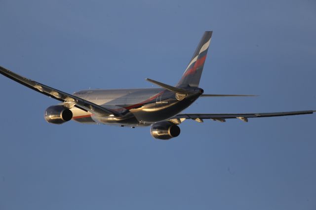 Airbus A330-200 (VP-BLX)