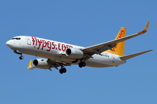 Boeing 737-700 (TC-CPC) - 05/2017 morning flight from Istanbul on final to runway 12.