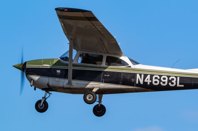 Cessna Skyhawk (N4693L)