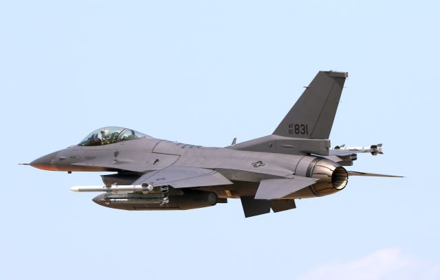 Lockheed F-16 Fighting Falcon (90-0831)