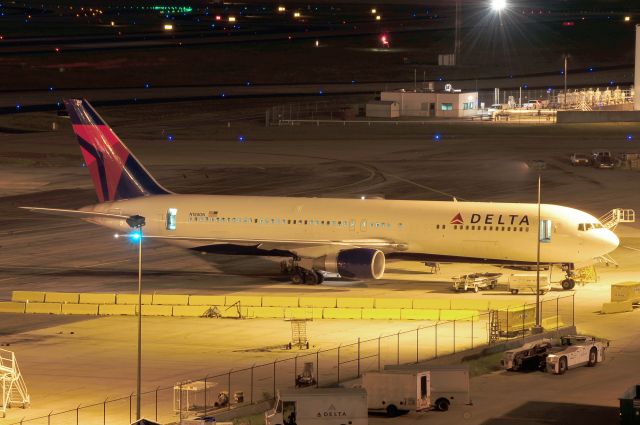 BOEING 767-300 (N188DN) - Seen at KATL on 9/10/2010.