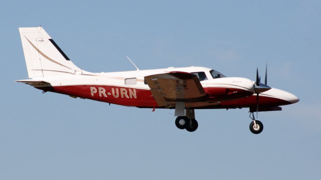 Piper Seneca (PR-URN)