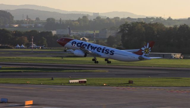 Airbus A330-300 (HB-JHR)