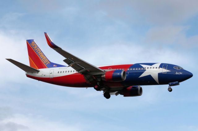 BOEING 737-300 (N352SW) - "Lone Star One" (02-14-2011)