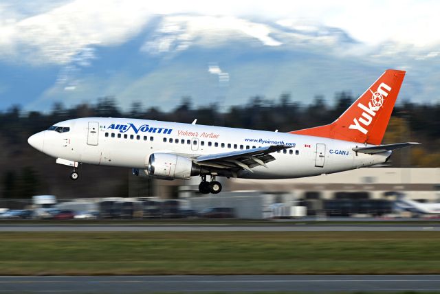 BOEING 737-400 (C-GANJ)