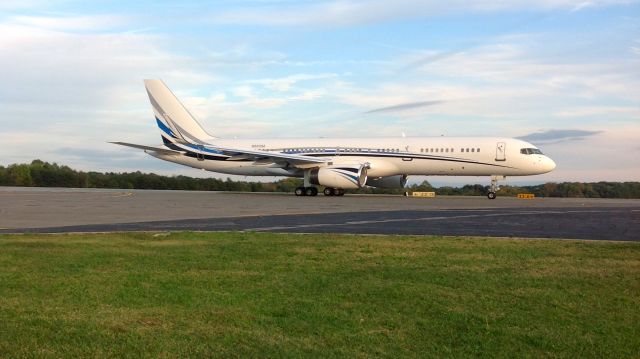 Boeing 757-200 (N801DM)