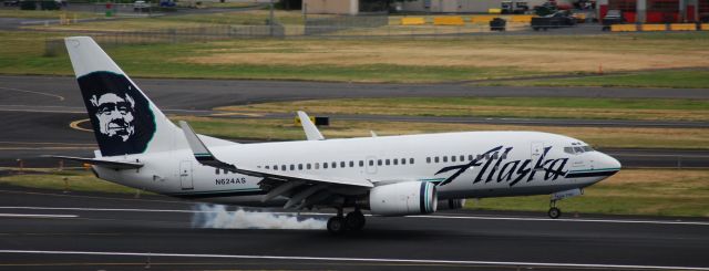 Boeing 737-700 (N624AS) - Alaska Airlines Boeing 737-790 Landing At Portland International Airport.