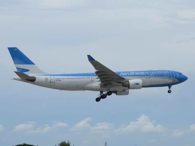 Airbus A330-200 (LV-FNK)