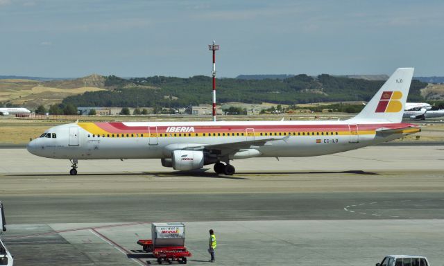 Airbus A321 (EC-ILO) - Iberia Airbus A321-212 EC-ILO in Madrid 