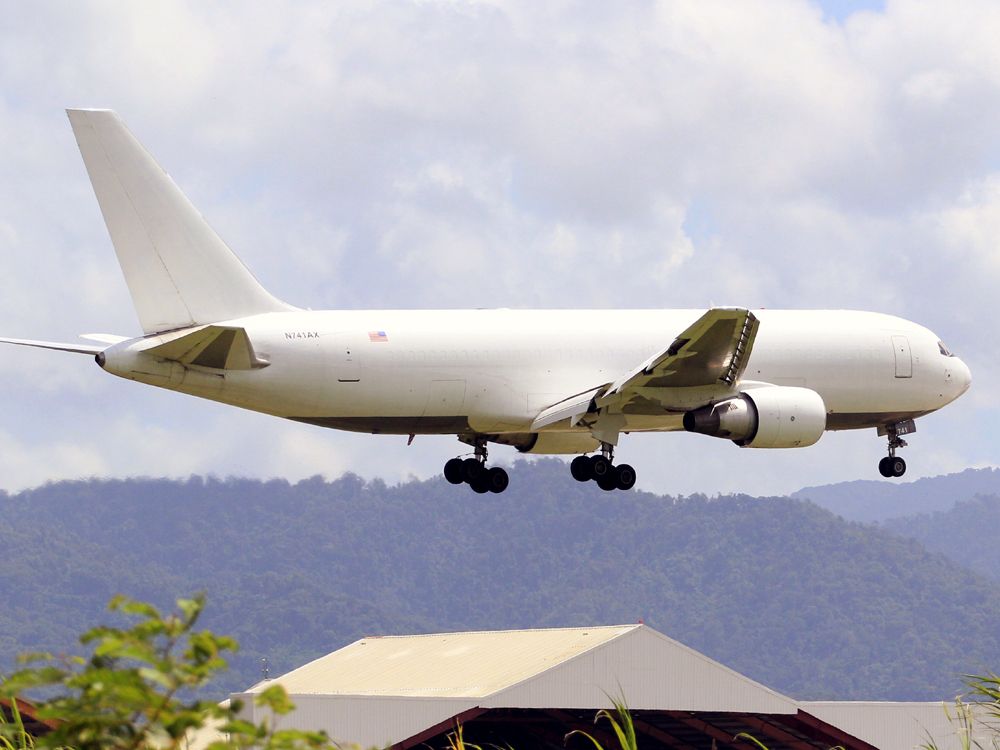 BOEING 767-200 (N741AX)