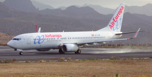 Boeing 737-800 (EC-LTM)
