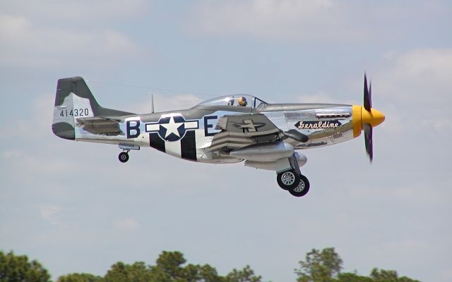 North American P-51 Mustang (N5500S) - Geraldine approaching Lakeland