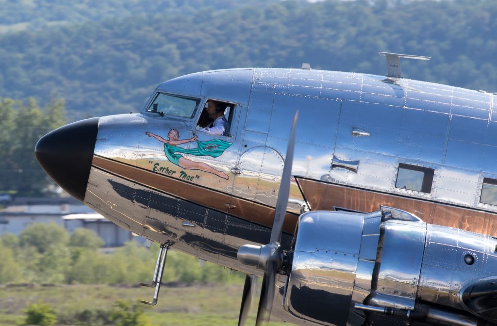 Douglas DC-3 (N3006)