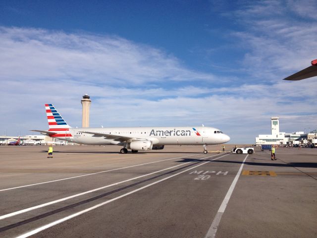 Airbus A321 (N582UW) - Former US Air A321 in new American livery.