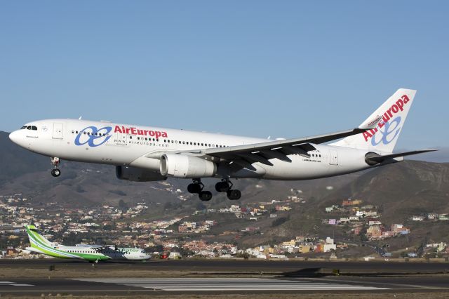 Airbus A330-200 (EC-LVL)