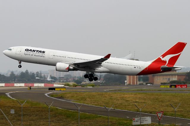 Airbus A330-300 (VH-QPD)