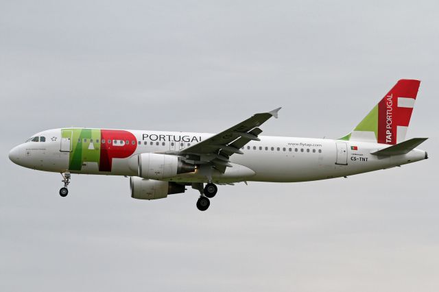 Airbus A320 (CS-TNT)