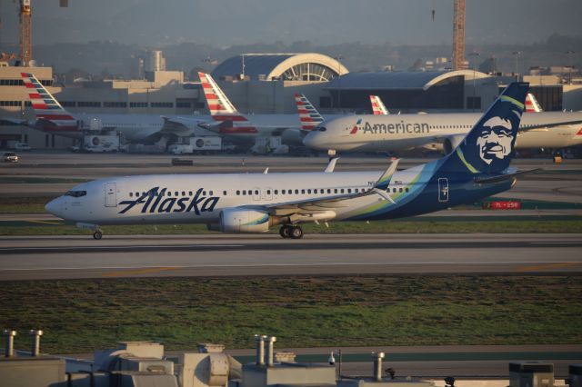 Boeing 737-800 (N552AS)