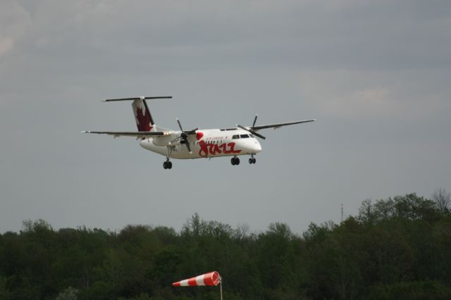 de Havilland Dash 8-100 (C-FADF)