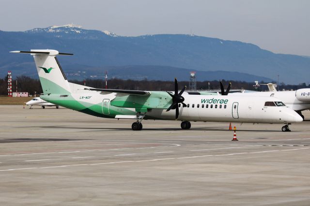 de Havilland Dash 8-400 (LN-WDF)