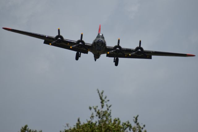 Boeing B-17 Flying Fortress (N7227C) - CAF Gulf Coast Wing Texas Raiders B-17 on final approach runway 018 at KTME. 