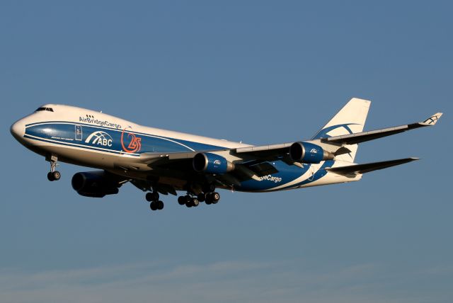 Boeing 747-400 (VQ-BUU)