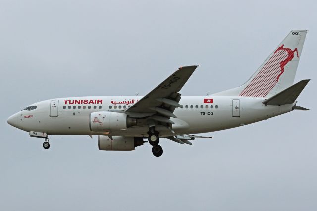 BOEING 737-600 (TS-IOQ)