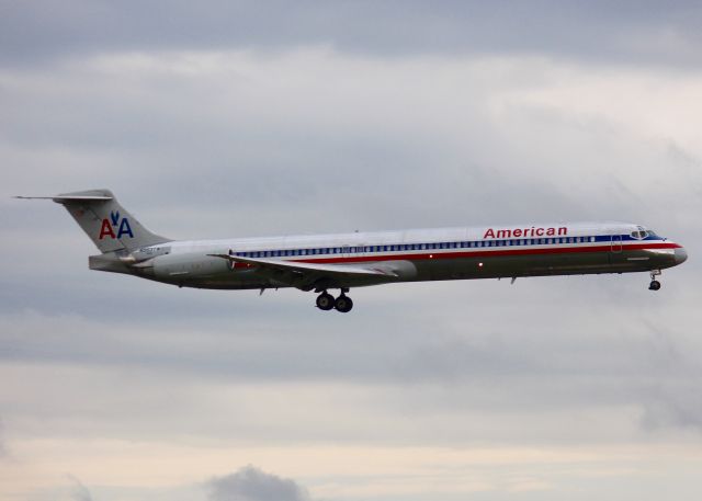 McDonnell Douglas MD-83 (N963TW) - At DFW. 1999 McDonnell Douglas DC-9-83(MD-83)