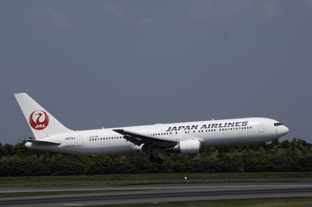 BOEING 767-300 (JA615J) - Approach to Narita Intl Airport Rwy16L on 2013/05/06