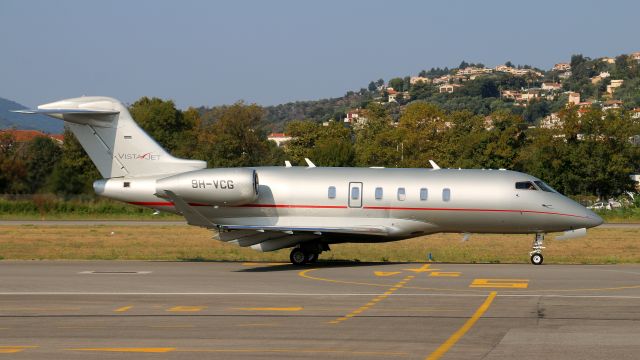 Canadair Challenger 350 (9H-VCG)