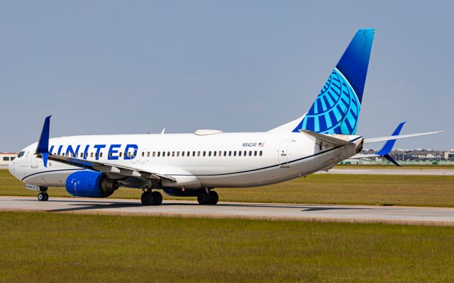 Boeing 737-800 (N54241)