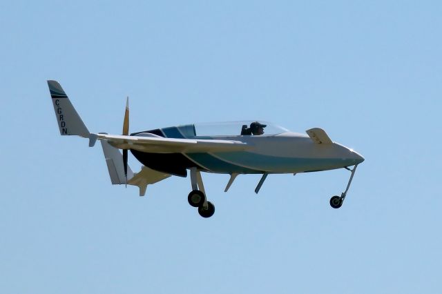 RUTAN VariEze (C-GRDN) - Short Final 26 Left