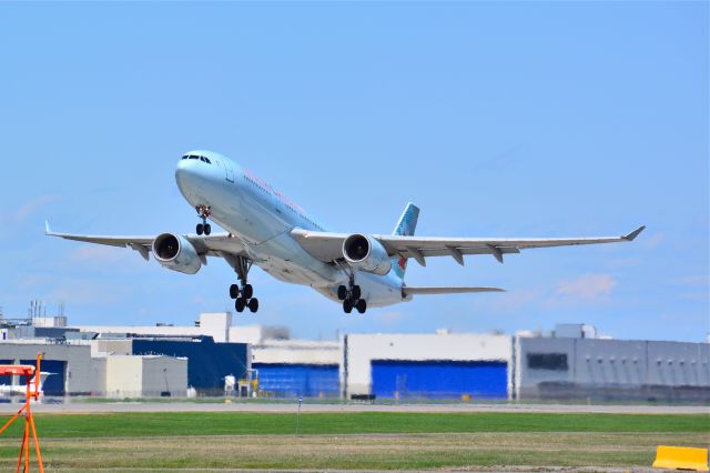 Airbus A330-300 (C-GHKW)