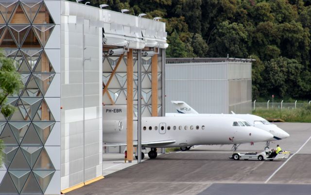 Dassault Falcon 900 (PH-EBR) - To new hangar at Cannes-Mandelieu airport , LFMD-CEQ , France