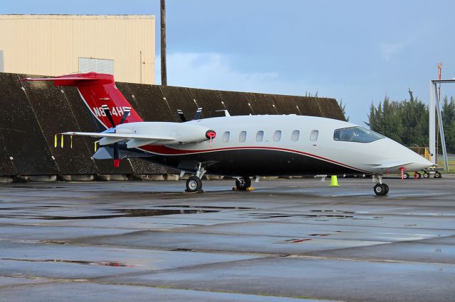 Piaggio P.180 Avanti (N864HD)