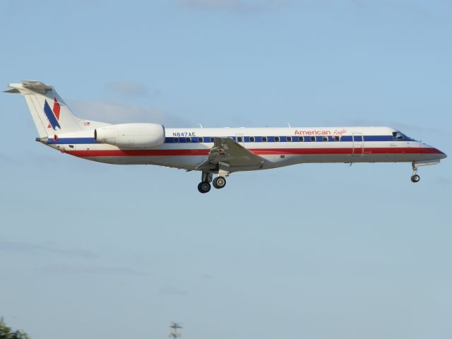 Embraer ERJ-145 (N847AE)