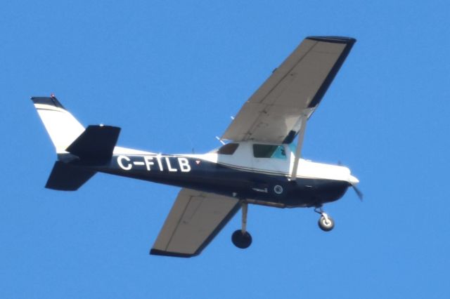 Cessna 152 (C-FILB) - C-FILB Cessna 152 Cargair Ltee Survolant le fleuve St-Laurent QC. de Lavaltrie le 25-04-2024 à 14:19  