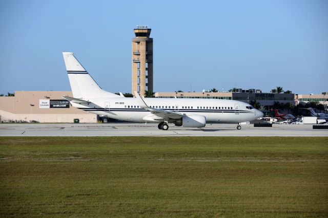 Boeing 737-700 (PR-BBS)