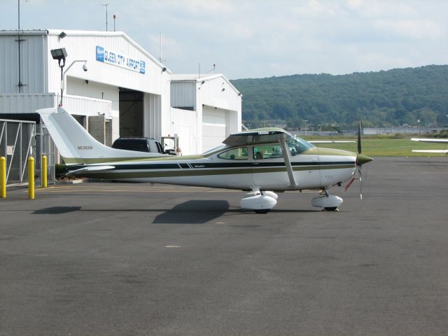 Cessna Skylane (N5355N) - A Cessna 182 at Queen City