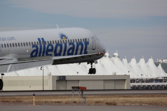 McDonnell Douglas MD-83 (N860GA)