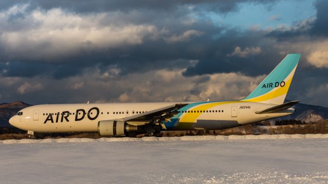 BOEING 767-300 (JA01HD) - Hokkaido International Airlines / Boeing 767-33A/ERbr /Jan.24.2016 Hakodate Airport [HKD/RJCH] JAPAN