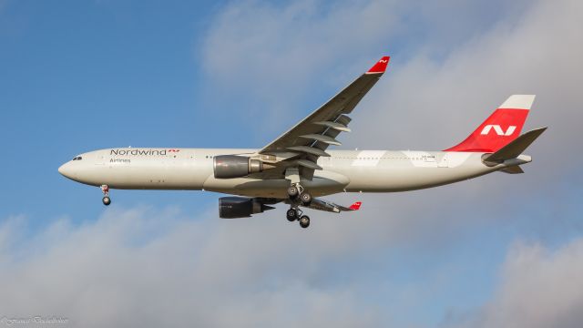 Airbus A330-300 (VP-BUM)